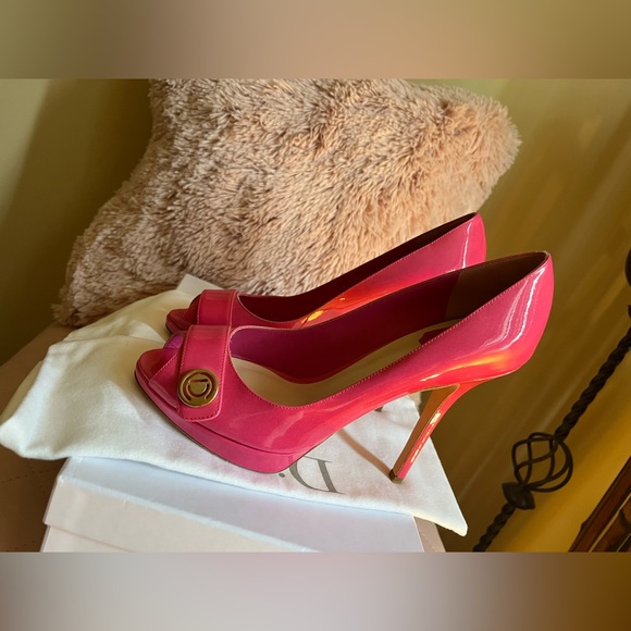 Christian Dior NWT VINTAGE Fuchsia Patent Leather Platform Dior Logo Heels 💕 - Picture 6 of 14